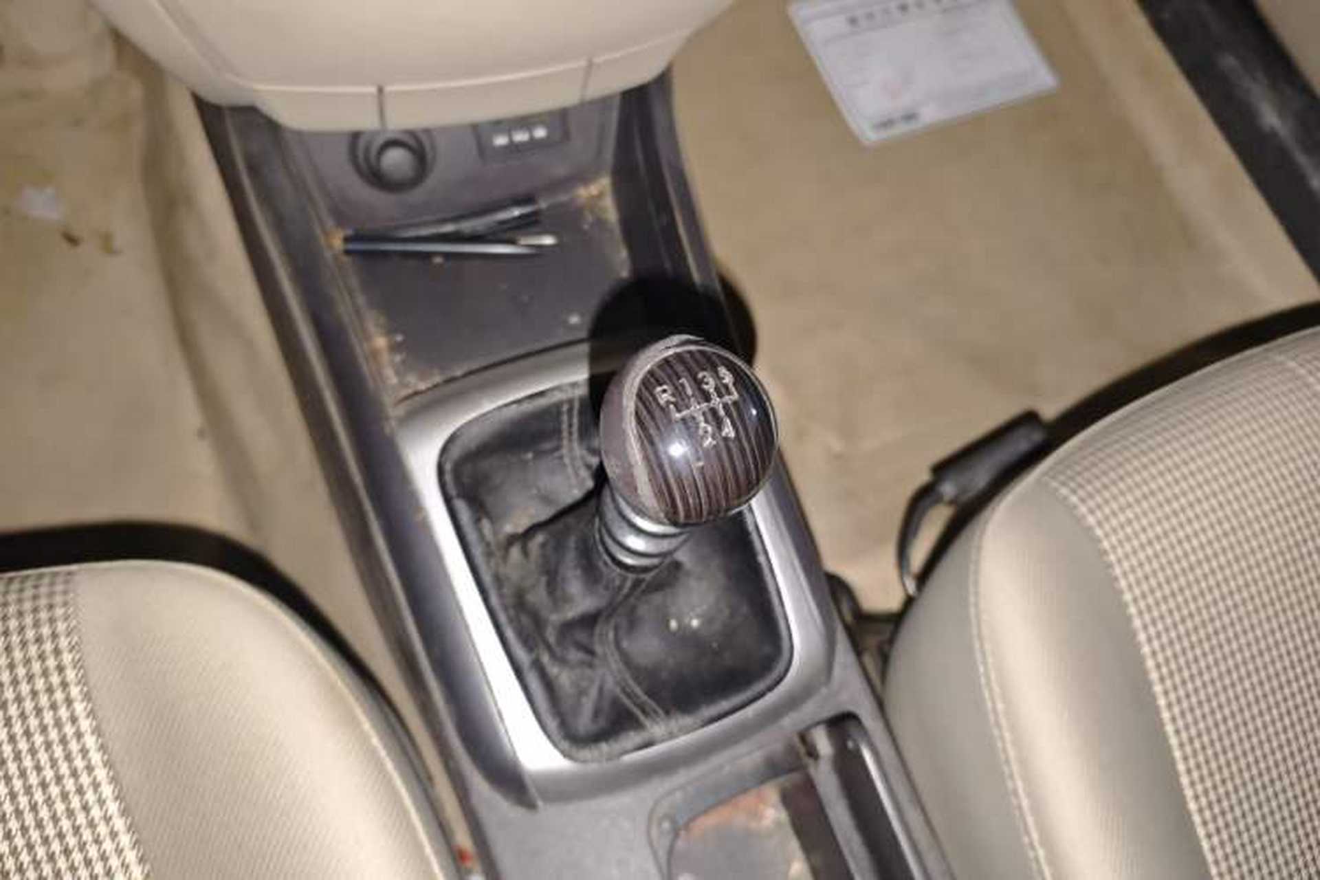 Used Hyundai Celesta 2015 1.6L Manual Comfort Model Gear Lever