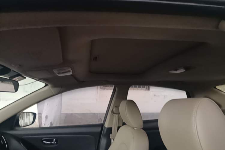 Used Hyundai Celesta 2015 1.6L Automatic Luxury Model Headliner