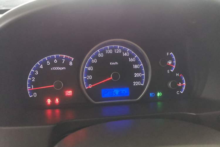 Used Hyundai Celesta 2015 1.6L Automatic Comfort Model Instrument Cluster