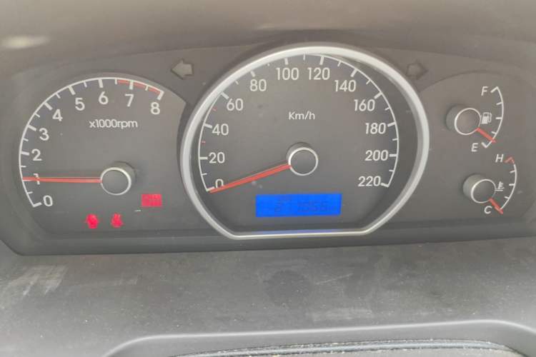 Used Hyundai Celesta 2015 1.6L Manual Comfort Model Instrument Cluster