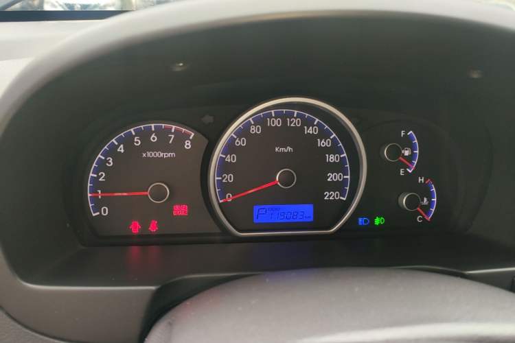 Used Hyundai Celesta 2015 1.6L Automatic Comfort Model Instrument Cluster