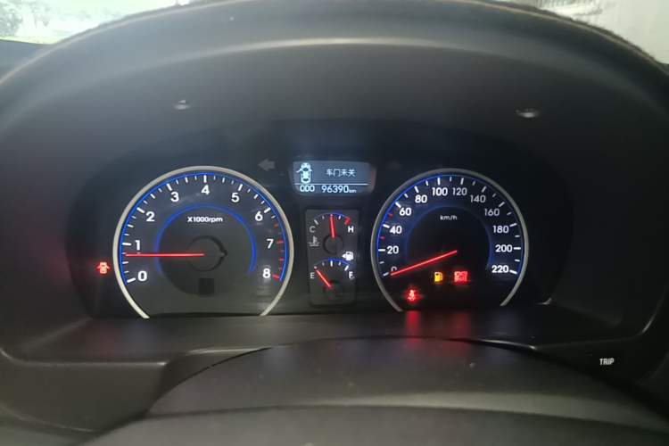 Used Hyundai Celesta 2015 1.6L Automatic Luxury Model Instrument Cluster