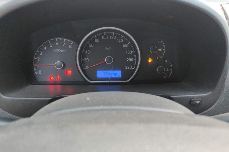 Used Hyundai Celesta 2015 1.6L Manual Comfort Model Instrument Cluster