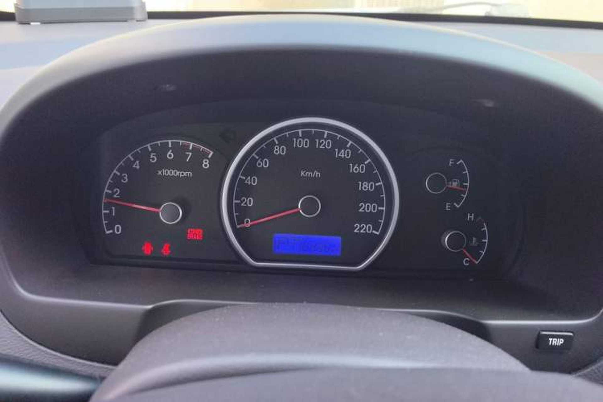Used Hyundai Celesta 2015 1.6L Automatic Comfort Model Instrument Cluster