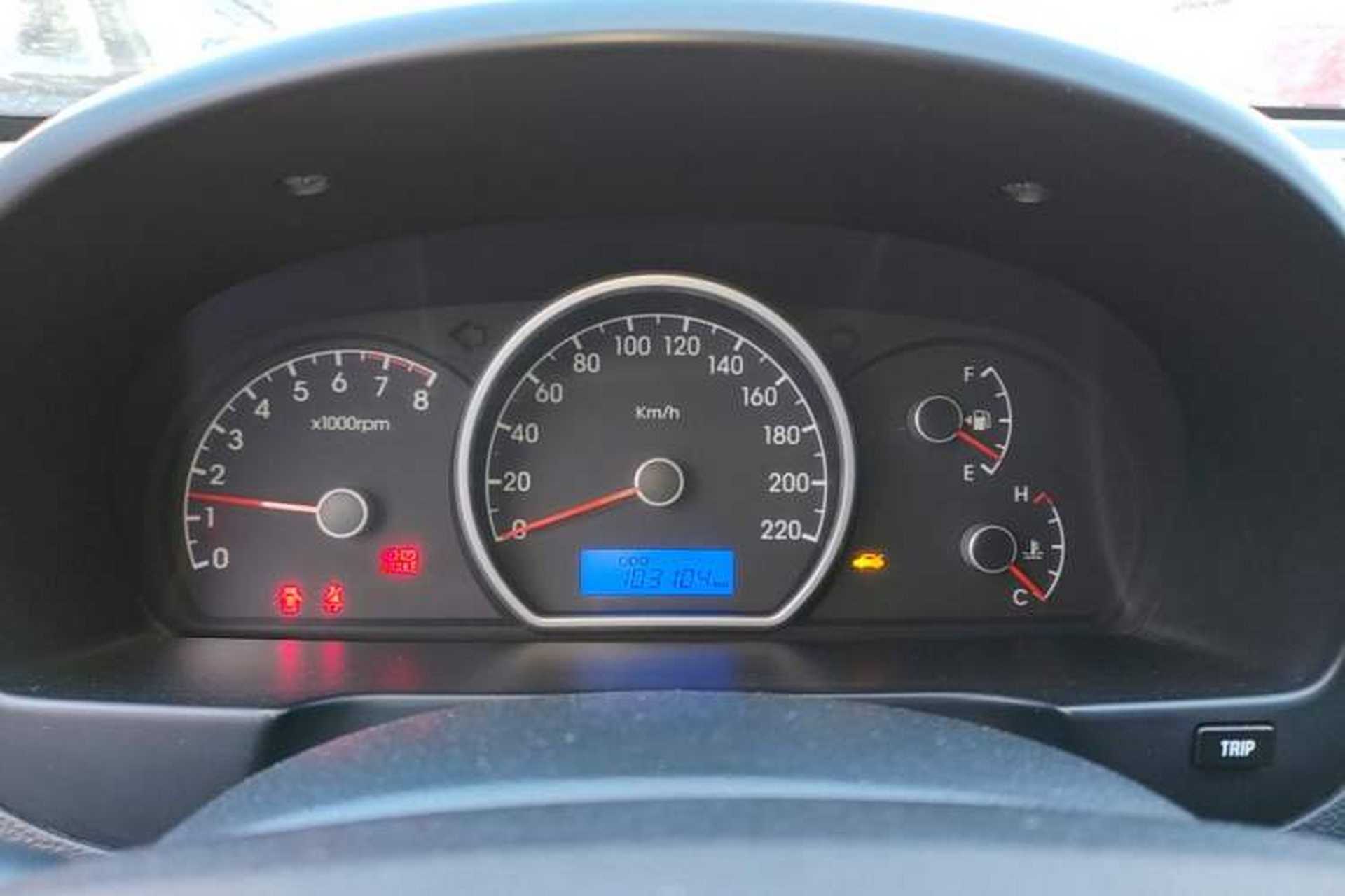 Used Hyundai Celesta 2015 1.6L Manual Comfort Model Instrument Cluster