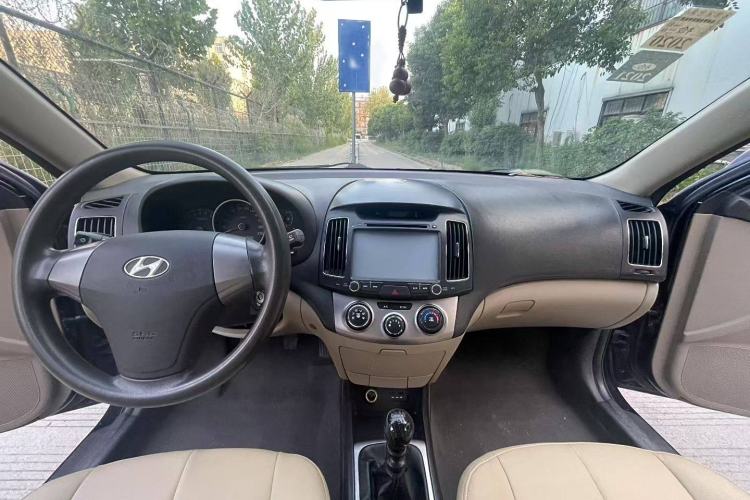 Used Hyundai Celesta 2015 1.6L Manual Comfort Model Interior 1