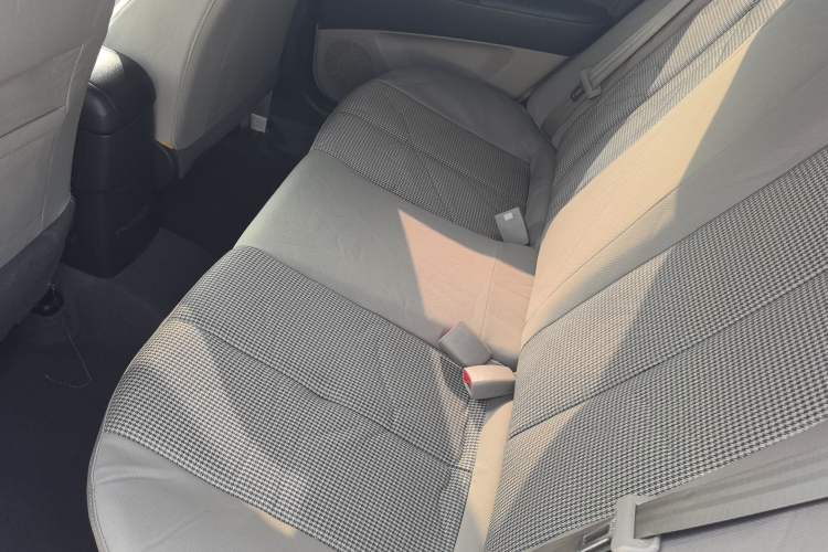 Used Hyundai Celesta 2015 1.6L Manual Comfort Model Interior 1