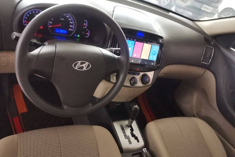 Used Hyundai Celesta 2015 1.6L Automatic Comfort Model Interior 2