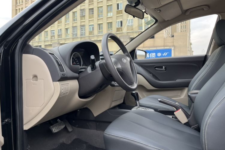 Used Hyundai Celesta 2015 1.6L Automatic Comfort Model Interior 2