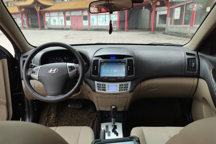 Used Hyundai Celesta 2015 1.6L Automatic Luxury Model Interior 2