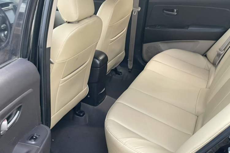 Used Hyundai Celesta 2015 1.6L Manual Comfort Model Interior 3