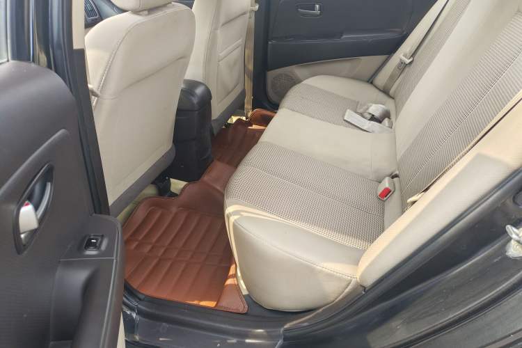 Used Hyundai Celesta 2015 1.6L Manual Comfort Model Interior 3