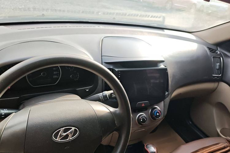 Used Hyundai Celesta 2015 1.6L Automatic Comfort Model Interior 3