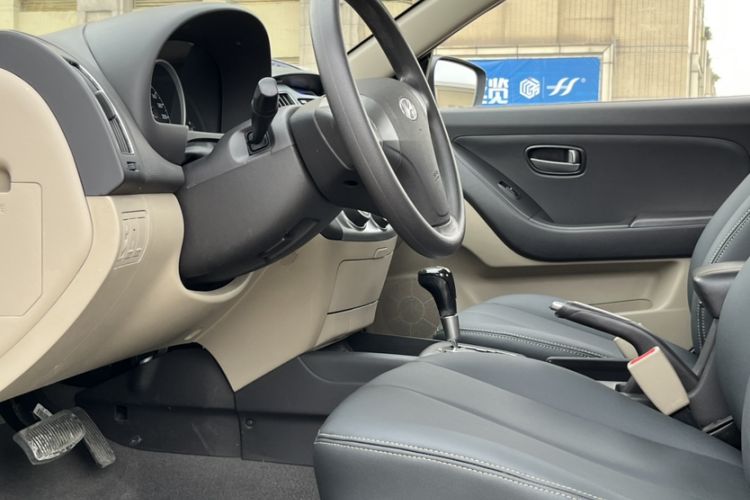 Used Hyundai Celesta 2015 1.6L Automatic Comfort Model Interior 4