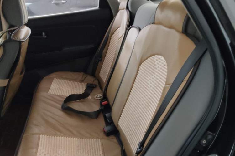 Used Hyundai Celesta 2015 1.6L Manual Comfort Model Interior 4
