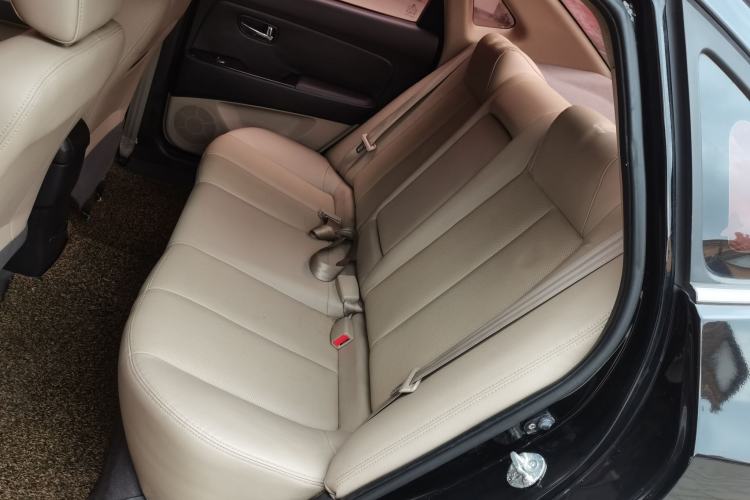 Used Hyundai Celesta 2015 1.6L Automatic Luxury Model Interior 4