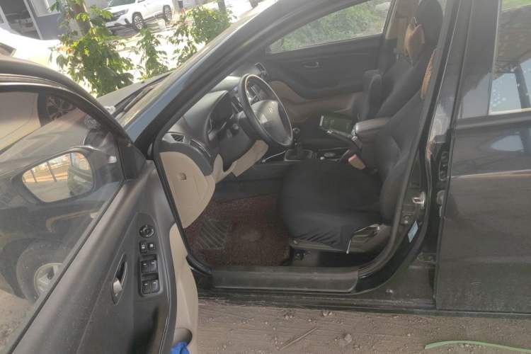 Used Hyundai Celesta 2015 1.6L Manual Comfort Model Left Front Seat