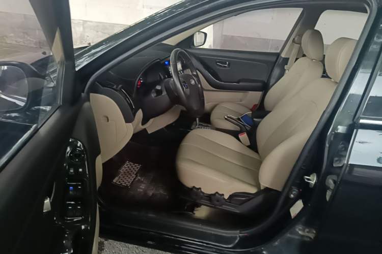 Used Hyundai Celesta 2015 1.6L Automatic Luxury Model Left Front Seat