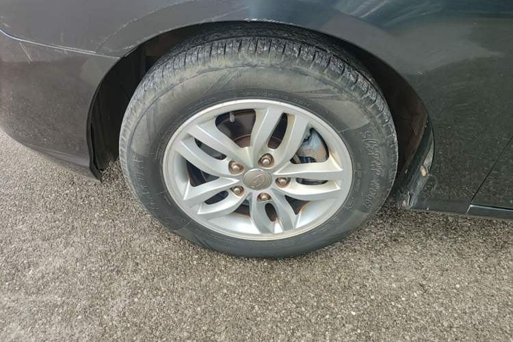 Used Hyundai Celesta 2015 1.6L Automatic Comfort Model Left Front Wheel Hub