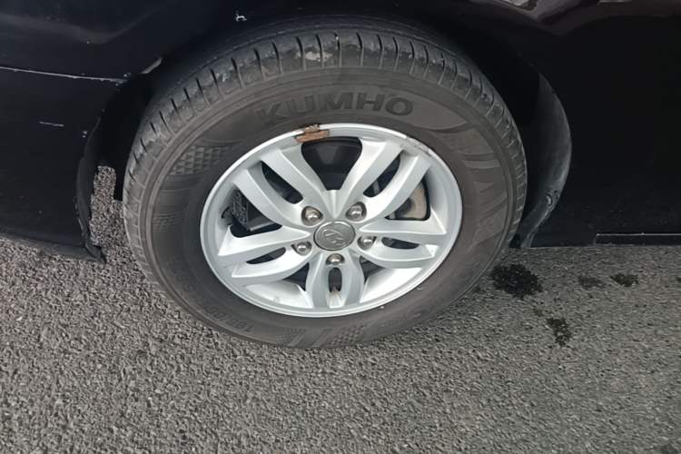 Used Hyundai Celesta 2015 1.6L Automatic Luxury Model Left Front Wheel Hub