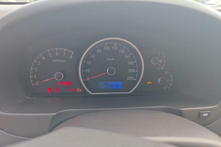 Used Hyundai Celesta 2015 1.6L Manual Comfort Model Odometer Close Up