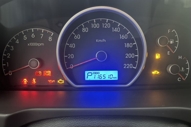 Used Hyundai Celesta 2015 1.6L Automatic Comfort Model Odometer Close Up