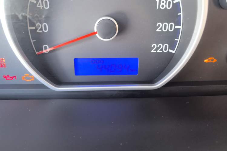Used Hyundai Celesta 2015 1.6L Manual Comfort Model Odometer Close Up
