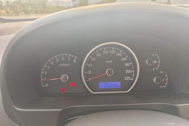 Used Hyundai Celesta 2015 1.6L Manual Comfort Model Odometer Close Up