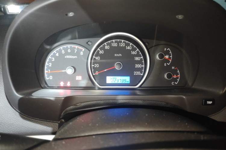 Used Hyundai Celesta 2015 1.6L Automatic Comfort Model Odometer Close Up