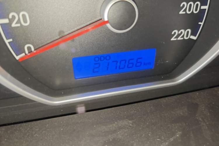 Used Hyundai Celesta 2015 1.6L Manual Comfort Model Odometer Close Up