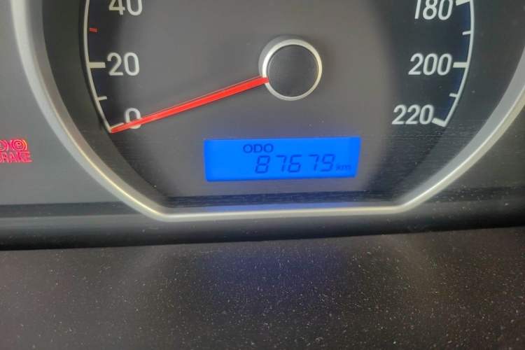 Used Hyundai Celesta 2015 1.6L Manual Comfort Model Odometer Close Up