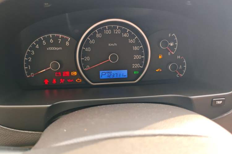 Used Hyundai Celesta 2015 1.6L Automatic Comfort Model Odometer Close Up