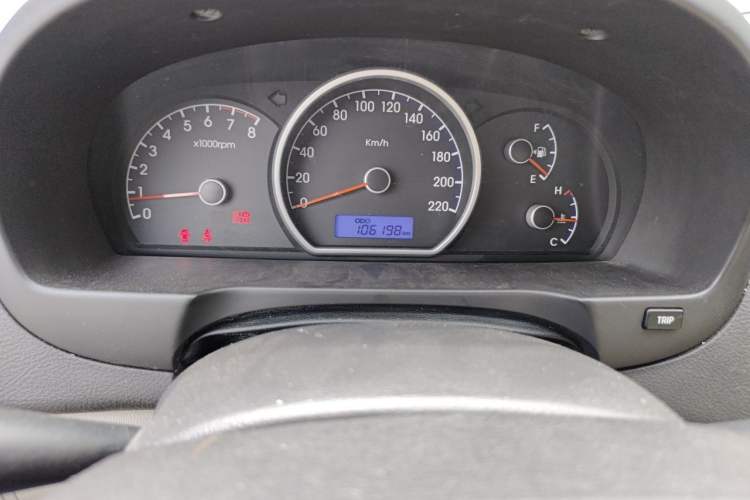 Used Hyundai Celesta 2015 1.6L Manual Comfort Model Odometer Close Up
