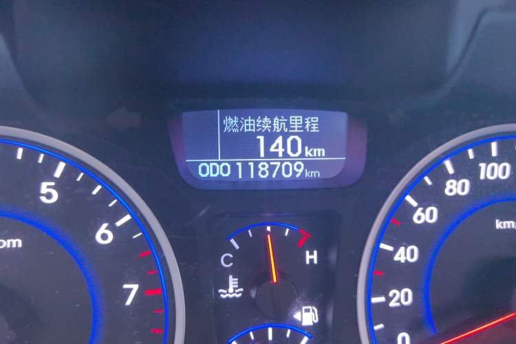 Used Hyundai Celesta 2015 1.6L Automatic Luxury Model Odometer Close Up