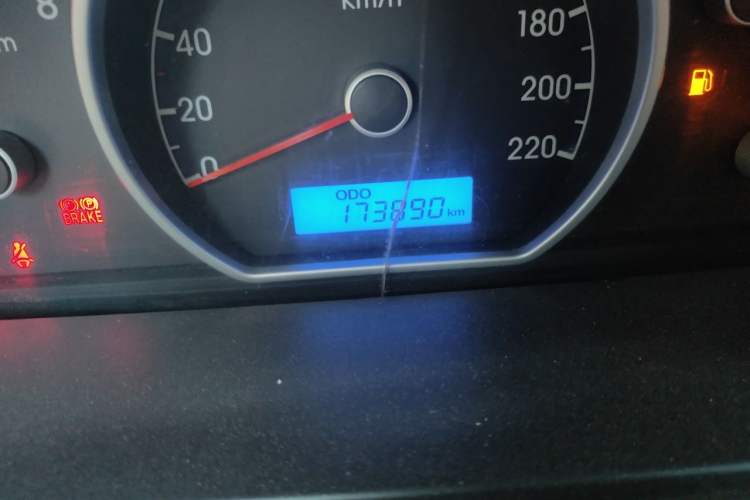 Used Hyundai Celesta 2015 1.6L Manual Comfort Model Odometer Close Up