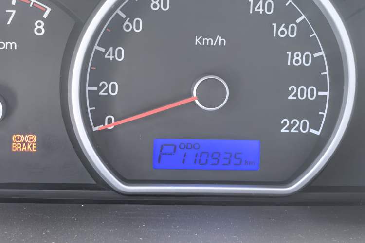 Used Hyundai Celesta 2015 1.6L Automatic Comfort Model Odometer Close Up
