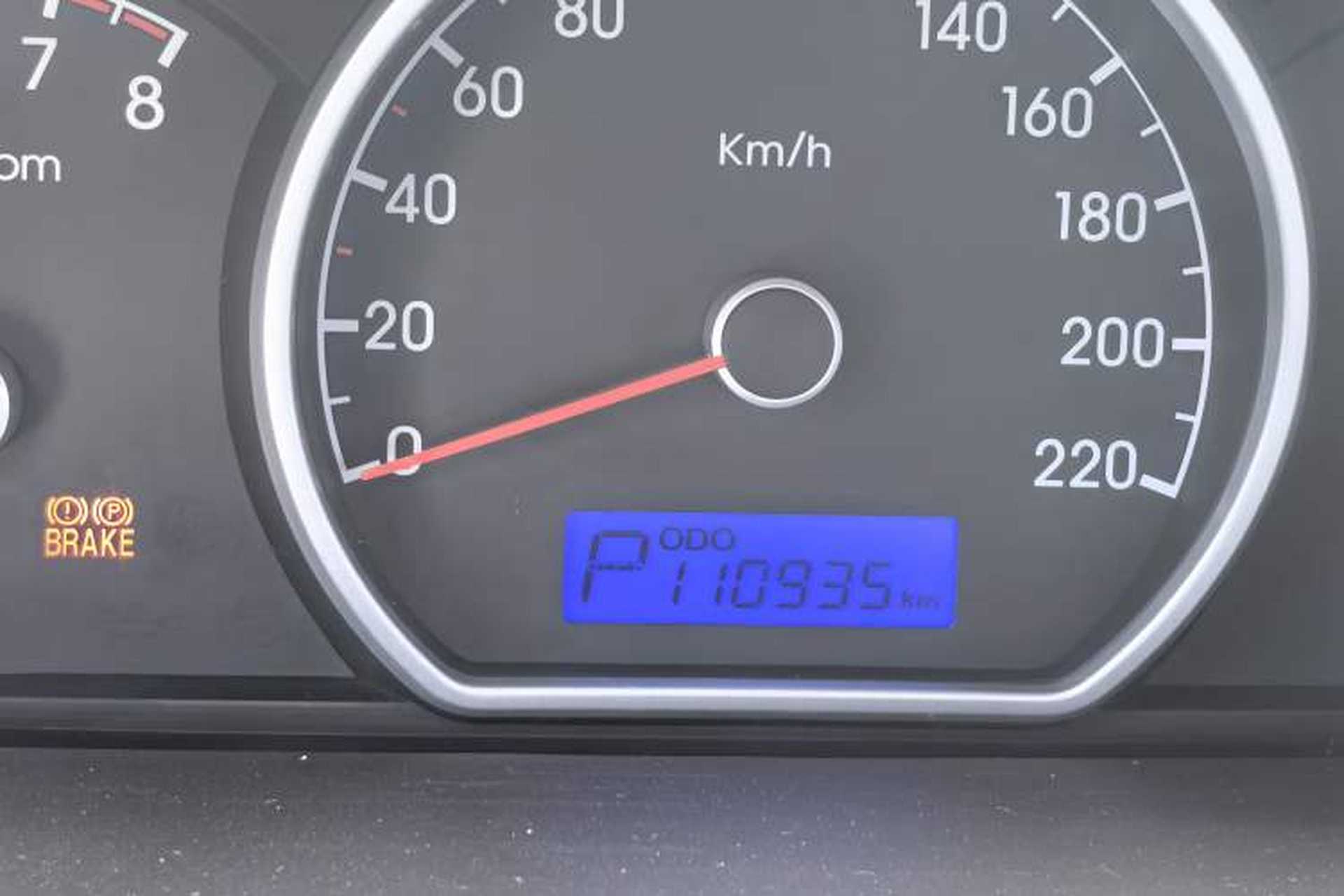 Used Hyundai Celesta 2015 1.6L Automatic Comfort Model Odometer Close Up