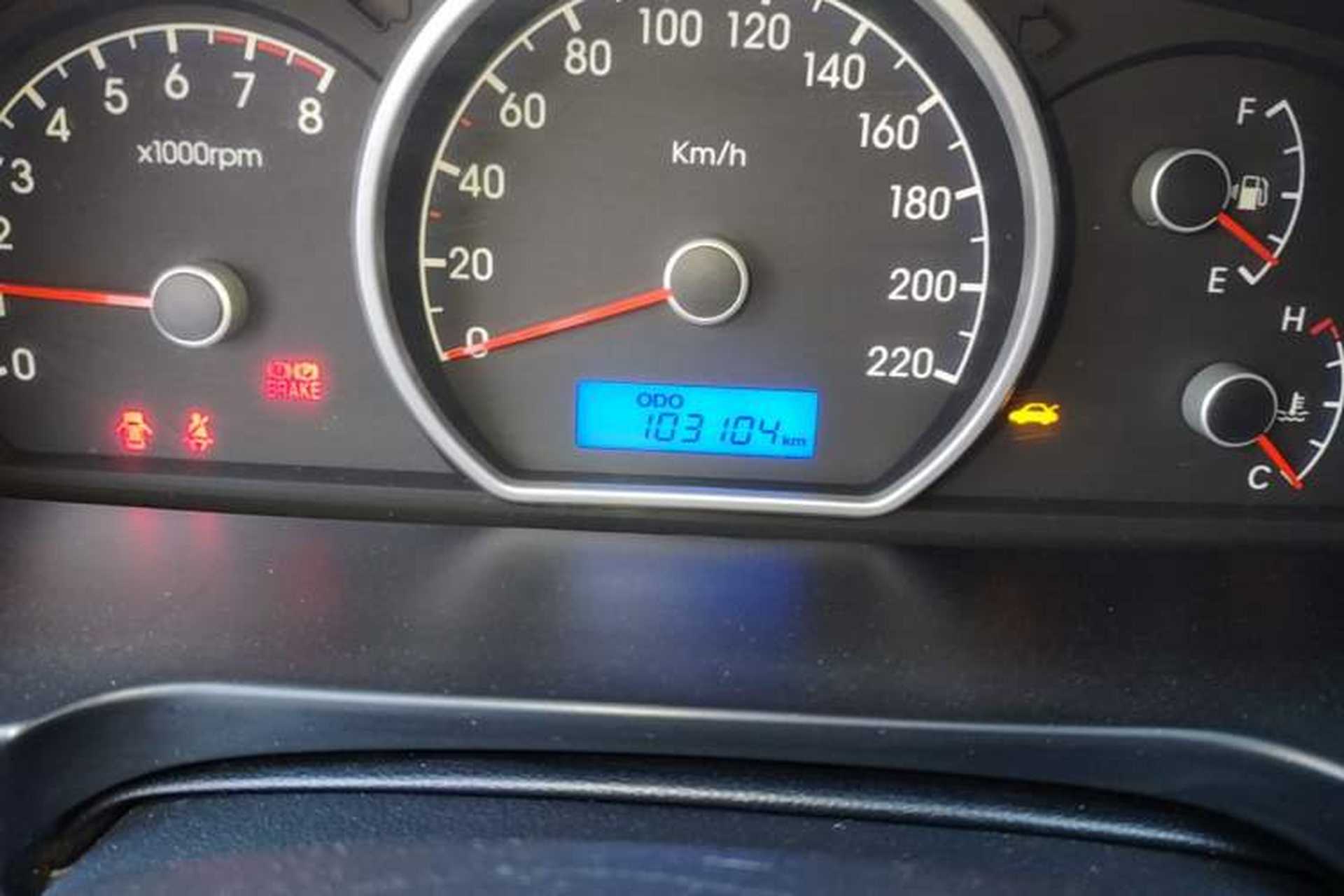 Used Hyundai Celesta 2015 1.6L Manual Comfort Model Odometer Close Up