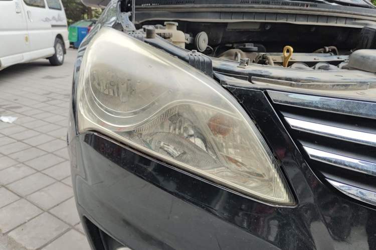 Used Hyundai Celesta 2015 1.6L Manual Comfort Model Right Front Headlight