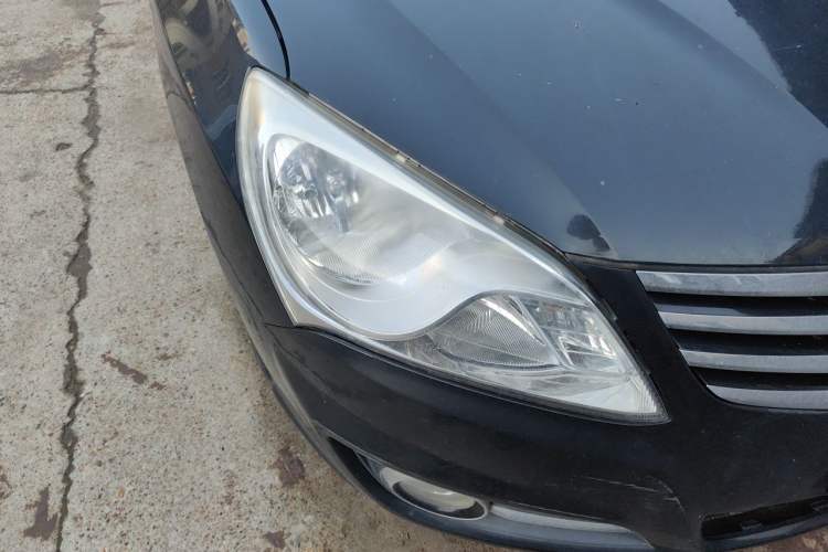 Used Hyundai Celesta 2015 1.6L Manual Comfort Model Right Front Headlight