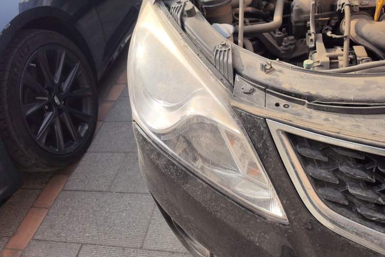 Used Hyundai Celesta 2015 1.6L Automatic Comfort Model Right Front Headlight