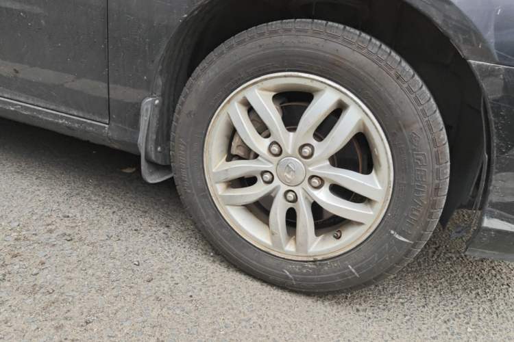 Used Hyundai Celesta 2015 1.6L Manual Comfort Model Right Front Wheel Hub