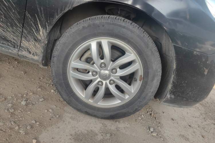 Used Hyundai Celesta 2015 1.6L Manual Comfort Model Right Front Wheel Hub