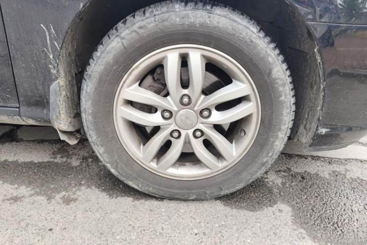 Used Hyundai Celesta 2015 1.6L Manual Comfort Model Right Front Wheel Hub