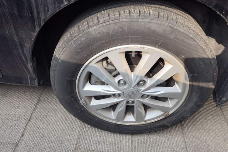 Used Hyundai Celesta 2015 1.6L Automatic Comfort Model Right Front Wheel Hub