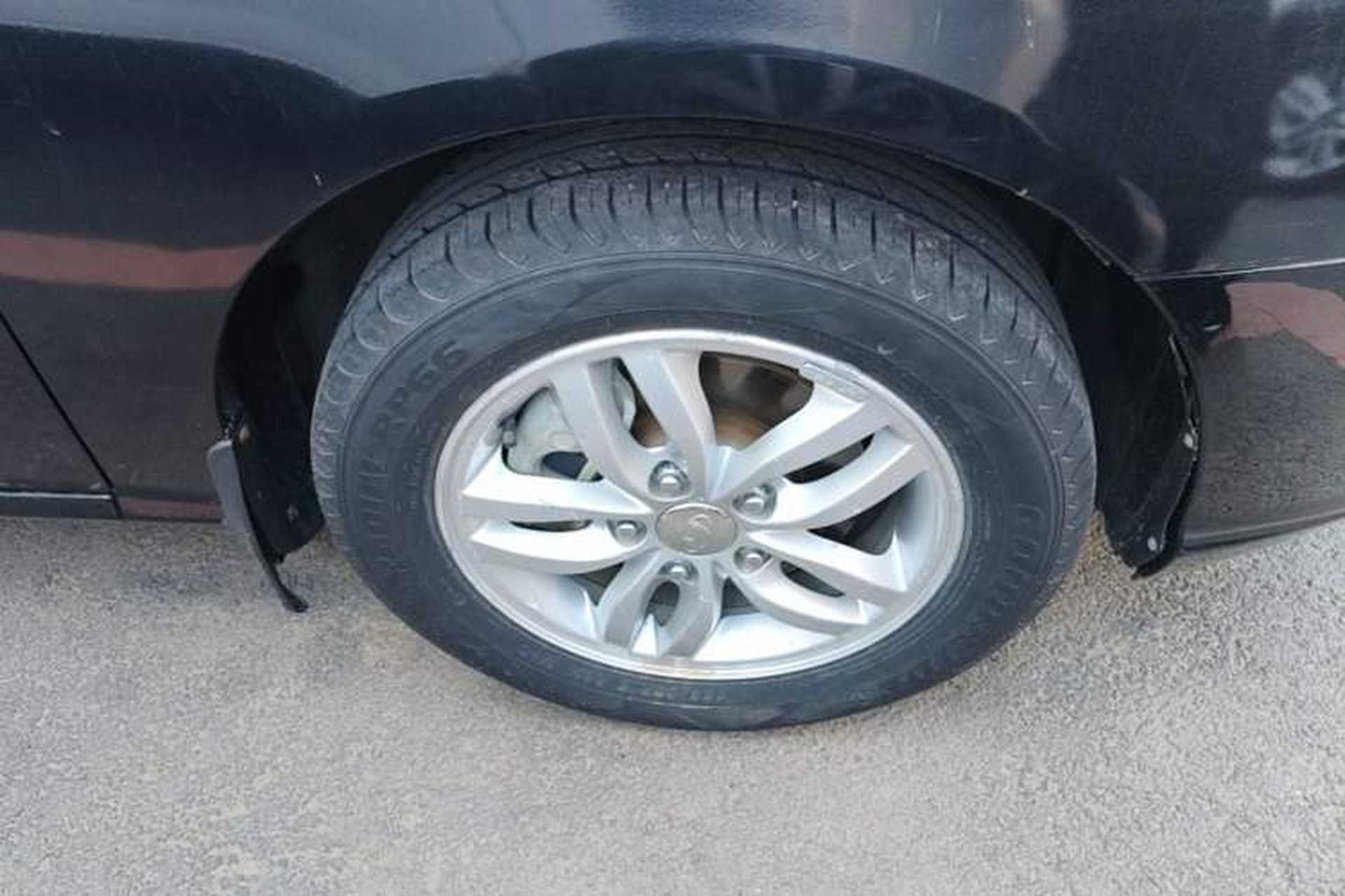 Used Hyundai Celesta 2015 1.6L Manual Comfort Model Right Front Wheel Hub