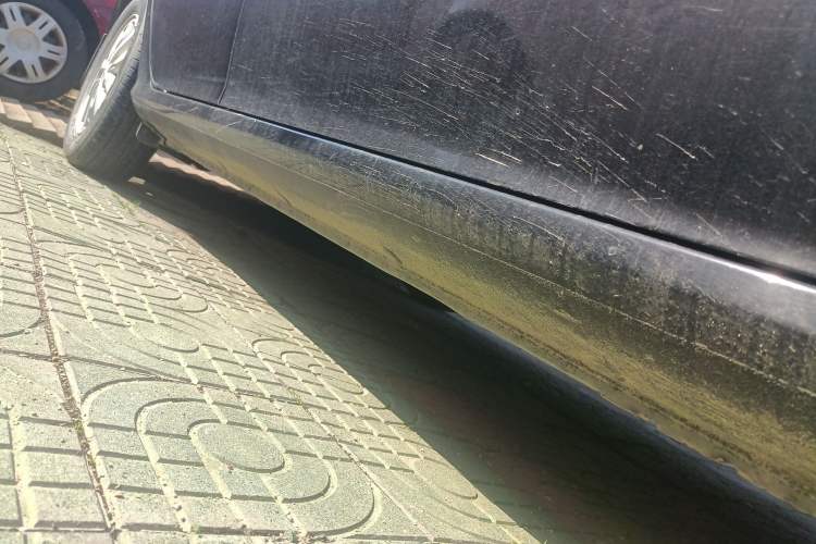 Used Hyundai Celesta 2015 1.6L Automatic Comfort Model Right Side Sill