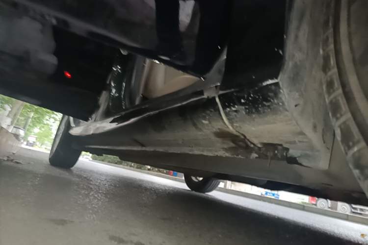 Used Hyundai Celesta 2015 1.6L Automatic Luxury Model Right Side Sill
