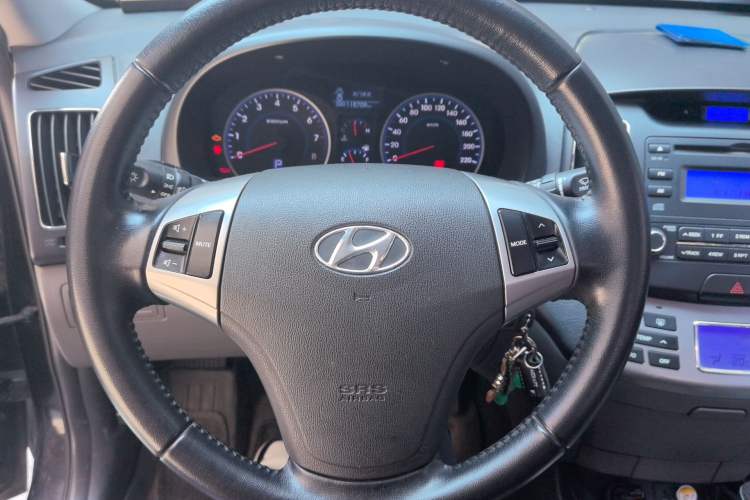 Used Hyundai Celesta 2015 1.6L Automatic Luxury Model Steering Wheel