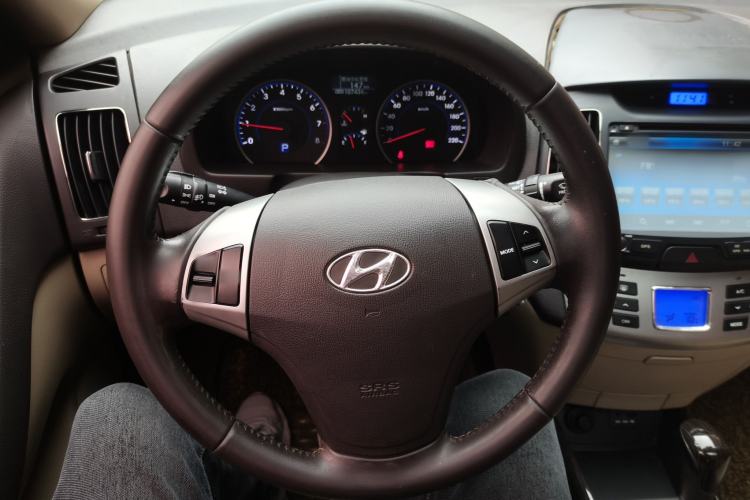 Used Hyundai Celesta 2015 1.6L Automatic Luxury Model Steering Wheel